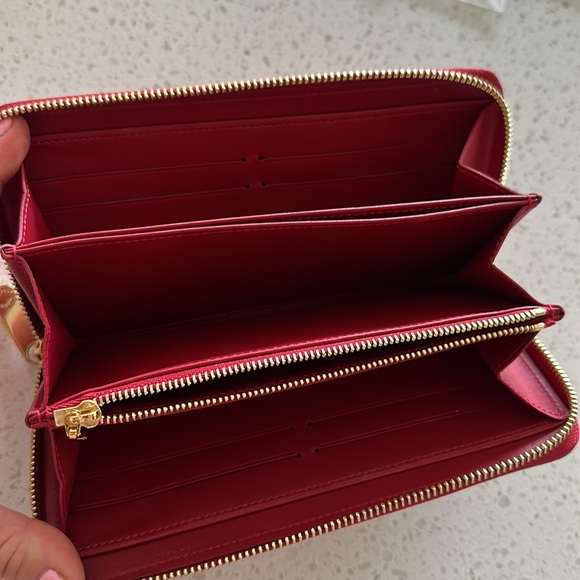Louis Vuitton Vernis Patent Leather Monogram Zip Around Red Wallet - Picture 4 of 7